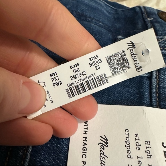 Madewell Pelion dark wash Flared Wide-Leg Crop Jeans - Picture 6 of 6